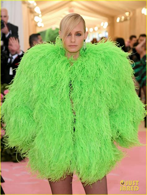 amber valletta ass|Amber Valletta Rocks a Sexy Look at Met Gala 2019